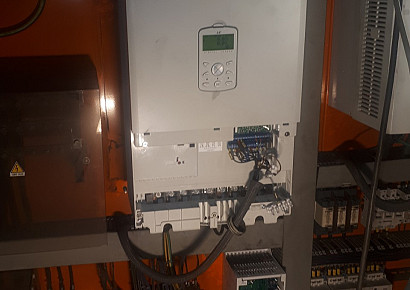 Vgradnja in zagon frekvenčnega pretvornika serije S100 moči 37 kW